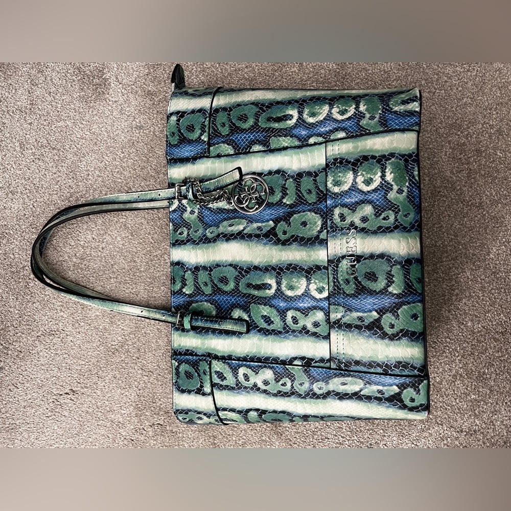 GUESS Tote Purse w/ wallet